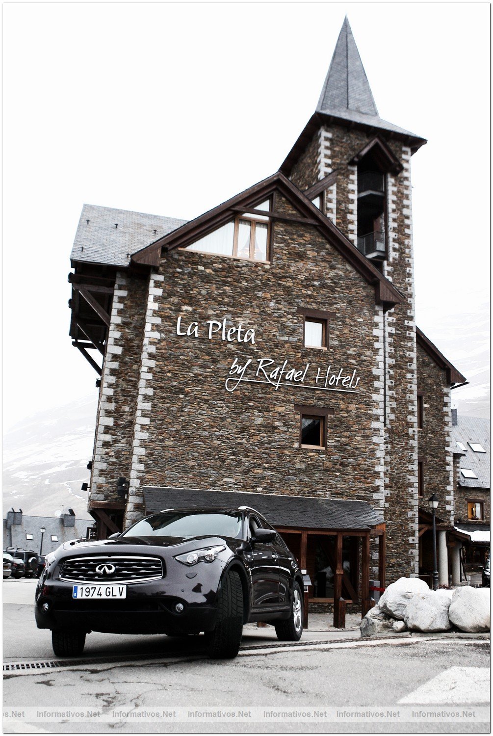 El Infiniti FX, coche oficial para transfers de los clientes del Hotel La Pleta de Baqueira.