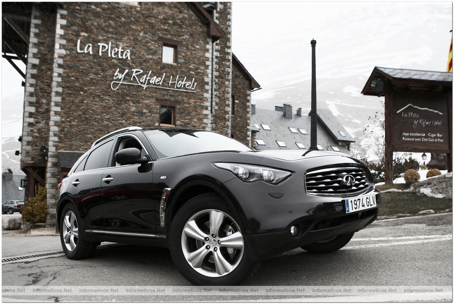 El Infiniti FX, coche oficial para transfers de los clientes del Hotel La Pleta de Baqueira.