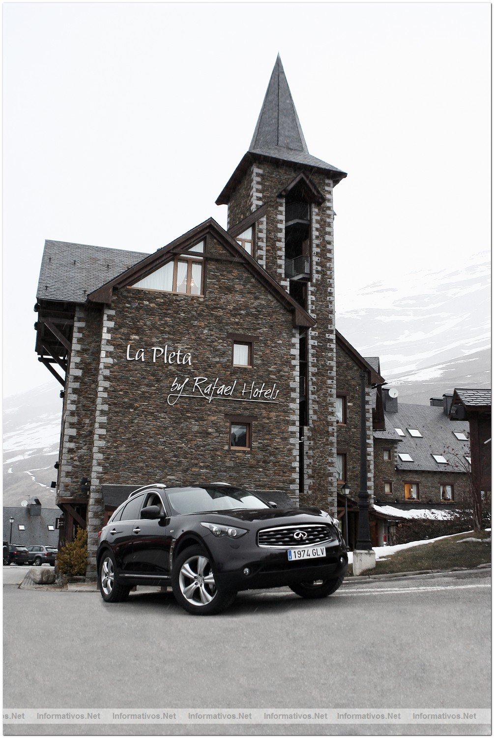 El Infiniti FX, coche oficial para transfers de los clientes del Hotel La Pleta de Baqueira.