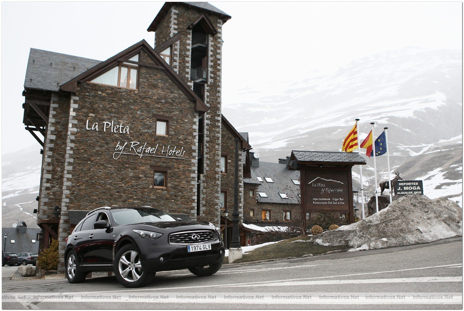 El Infiniti FX, coche oficial para transfers de los clientes del Hotel La Pleta de Baqueira.