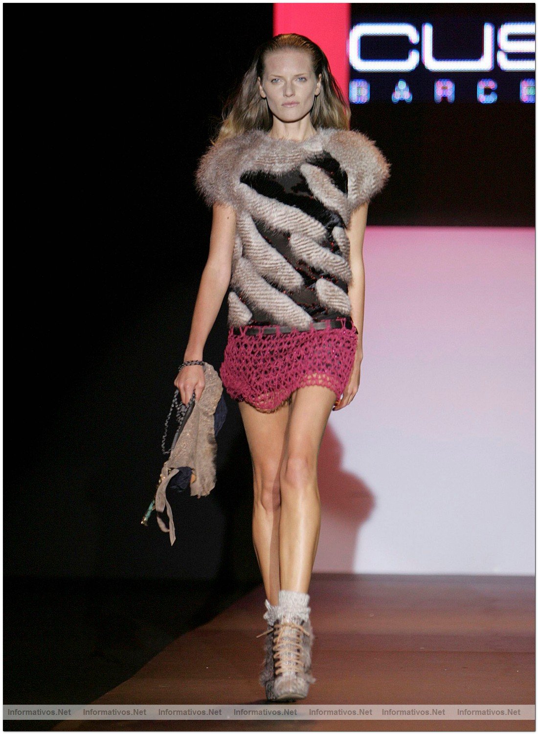 MIA01- MIAMI, FL (EEUU). 13.03.2010.- Una modelo muestra una creacin del diseador espaol Custo Barcelona  en la Fashion Miami Show