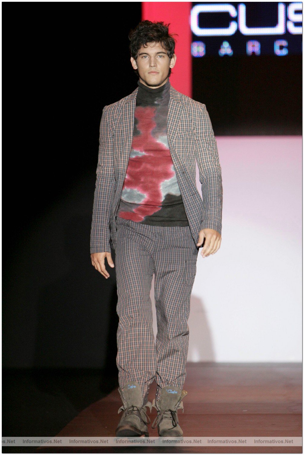 MIA01- MIAMI, FL (EEUU). 13.03.2010.- Un modelo muestra una creacin del diseador espaol Custo Barcelona  en la Fashion Miami Show