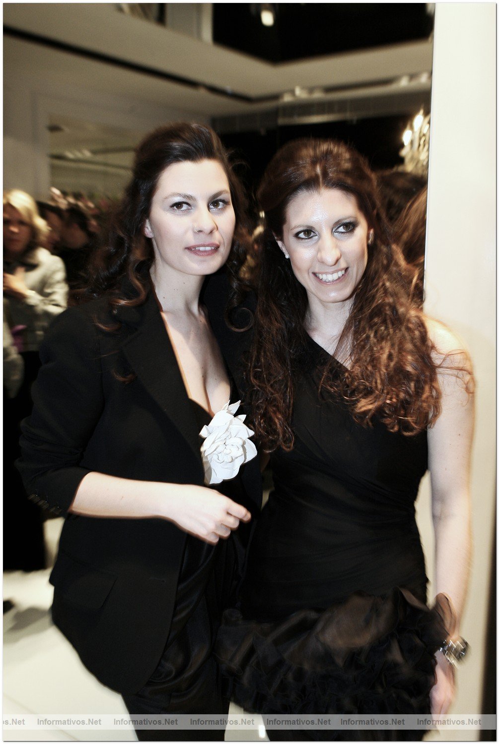 MAD11MAR010.- Inauguracin de Tot-Hom Madrid.  Alejandra y Andrea  Oses, hijas de Marta Rota