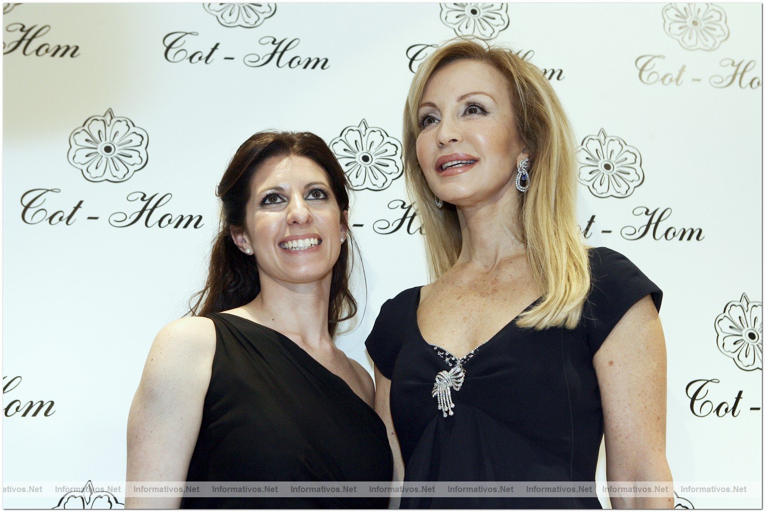 MAD11MAR010.- Inauguracin de Tot-Hom Madrid. Andrea Soses con la  'socialite' Carmen Lomana