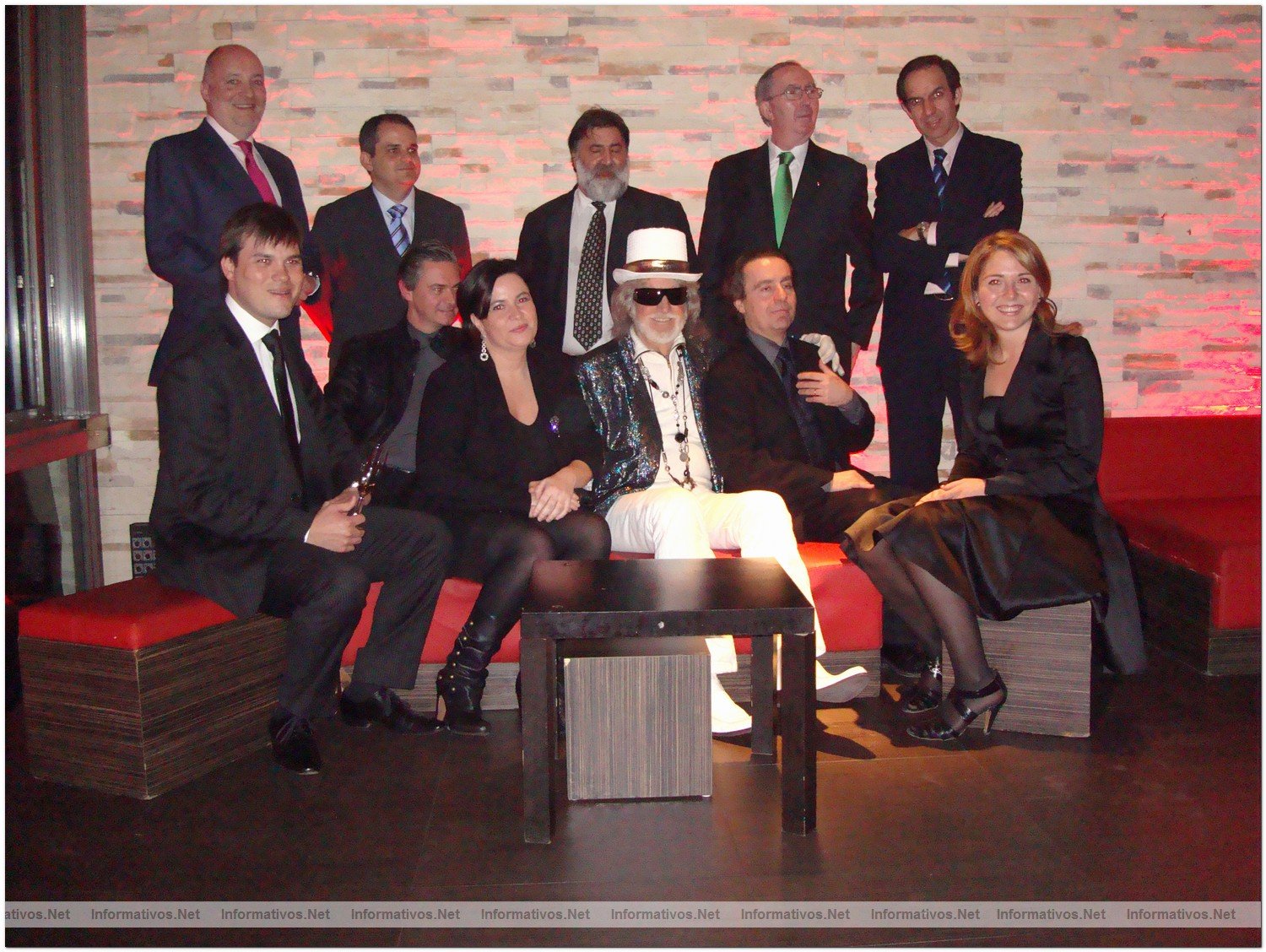 Presentacin del vino Valdubon X en Madrid: Josep Puigmart con los 10 creadores del vino