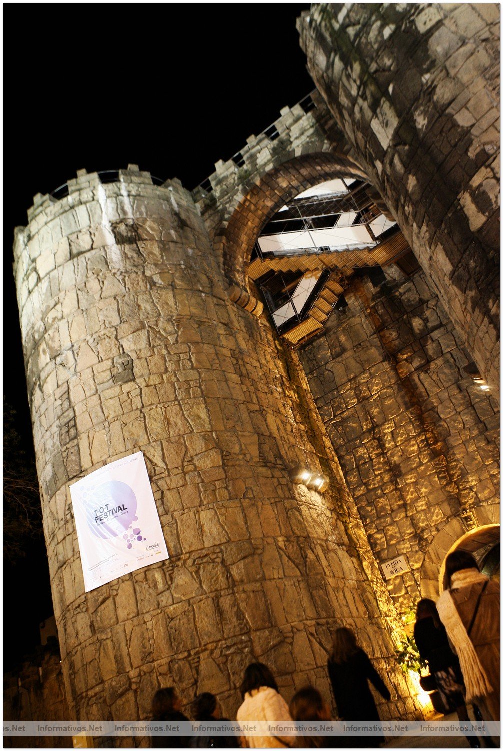 BCN04MAR010.- Inauguracin de "The One" Club Barcelona, situado en turstico enclave del "Pueblo Espaol"