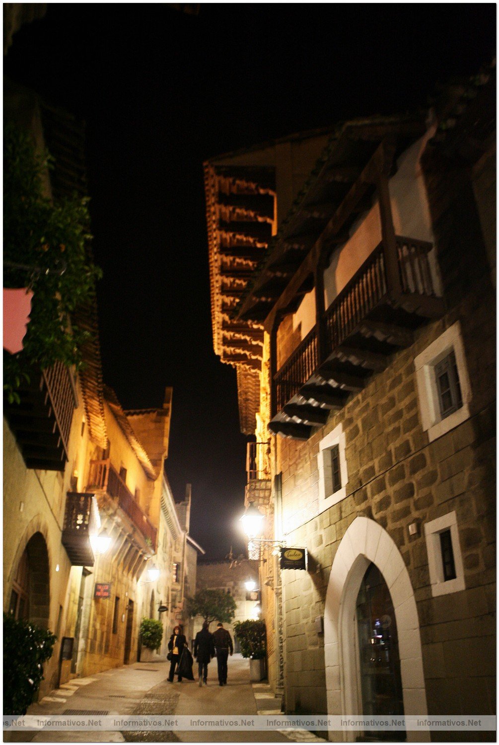 BCN04MAR010.- Inauguracin de "The One" Club Barcelona, situado en turstico enclave del "Pueblo Espaol"