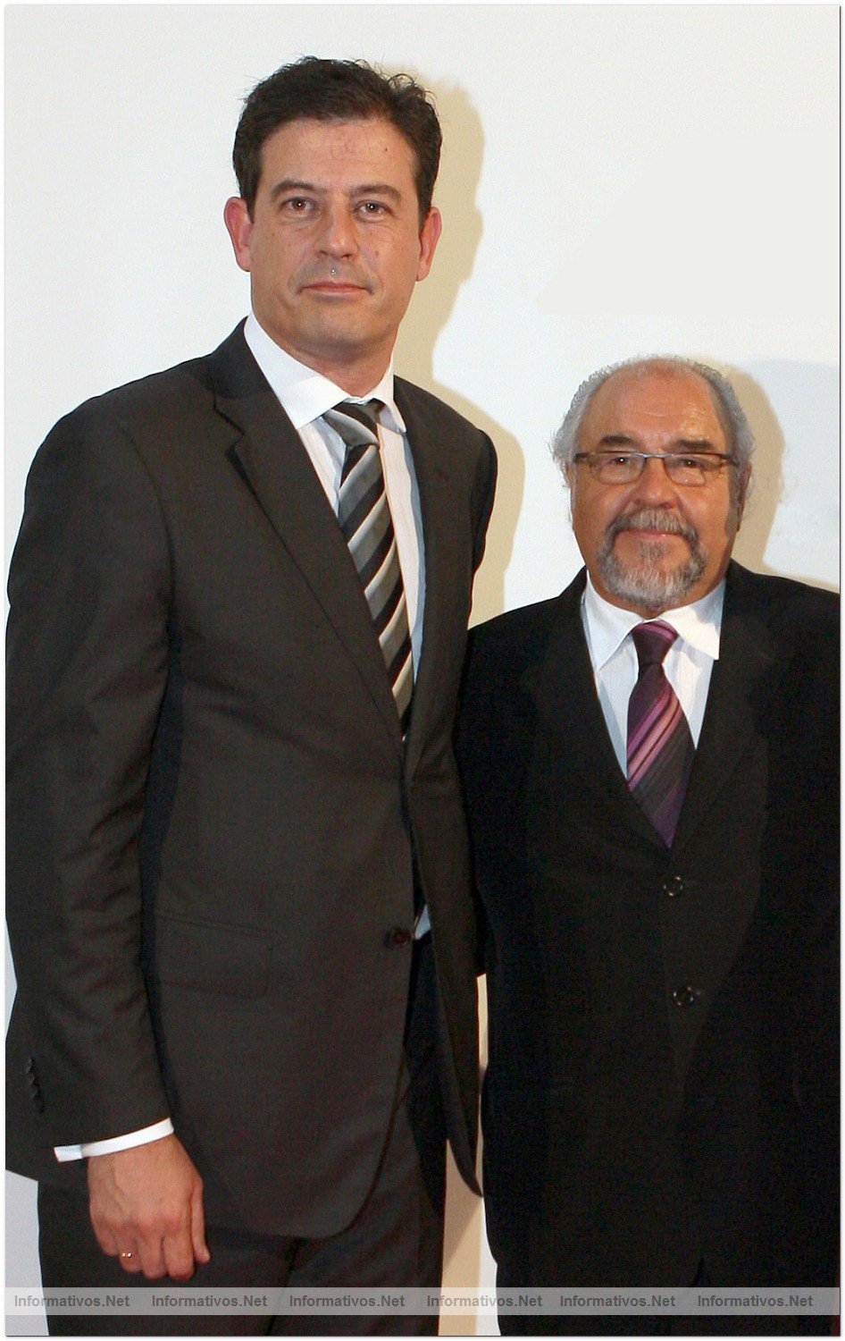 Premios de la Asociacin de Empresarios Gallegos de Catalua 2008
Jos Ramn Gmez Besteiro, Pte. Diputacin Lugo junto a Julio Fernndez, Pte. Asoc. Empresarios Gallegos