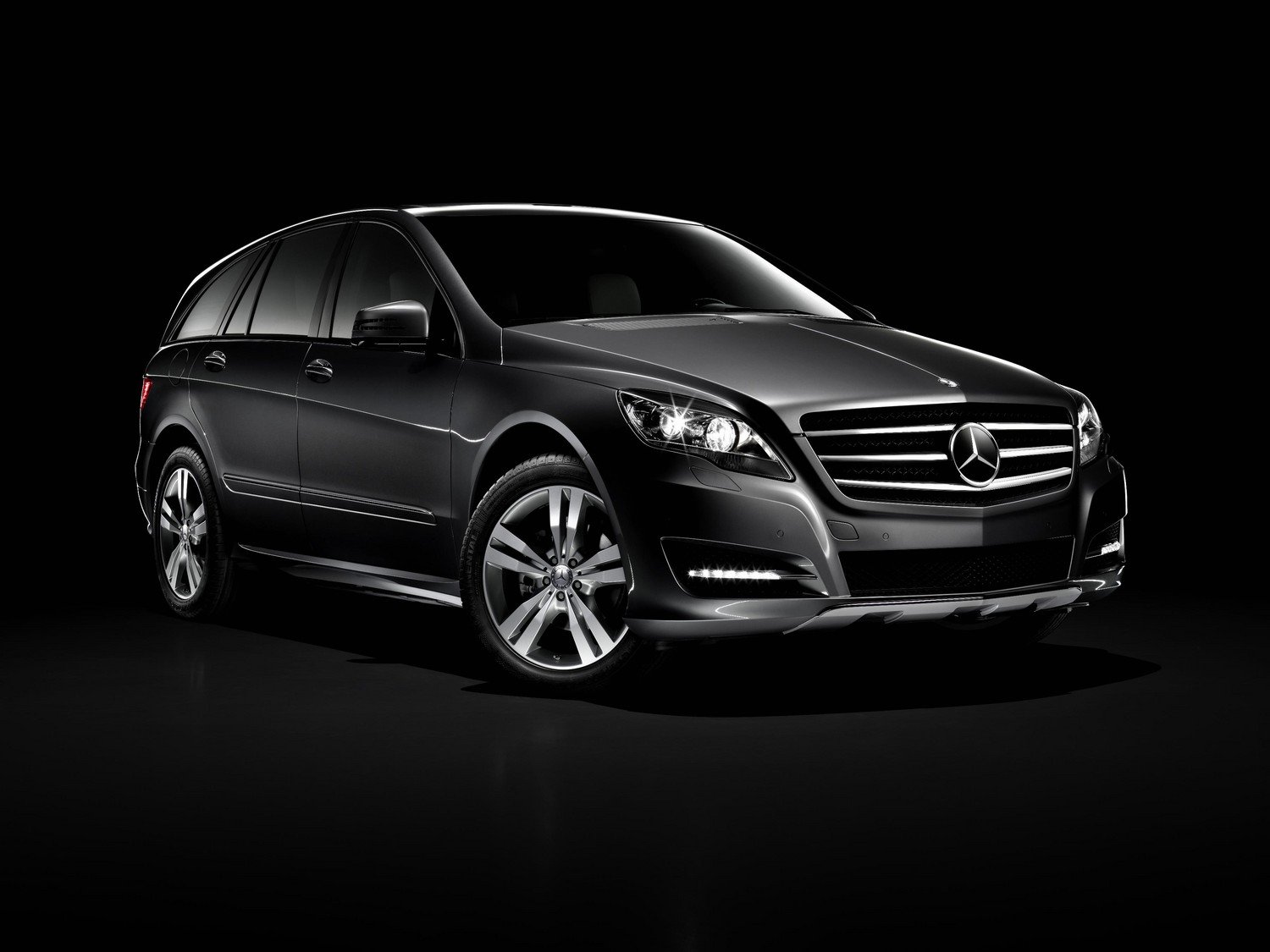 Nuevo Mercedes Benz Clase R: presentado el 31 de marzo en el Saln Internacional del Automvil de Nueva York, estar disponible en Septiembre de 2010