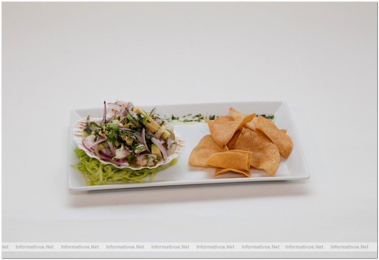 Aguachile de Camarn: El aguachile, o ceviche como lo conocen en otros pases latinoamericanos baado por aguas del ocano Pacfico, es un platillo elaborado a base de pescado o mariscos frescos aliados o macerados en un medio cido. As, el aguachile mexicano incluye el zumo de lima, la cebolla, el cilantro pescado, mariscos o moluscos y generalmente tomate.  Se cree que el aguachile de camarn es un plato oriundo del estado de Nayarit, a cuya capital, Tepic, el restaurante rinde homenaje.