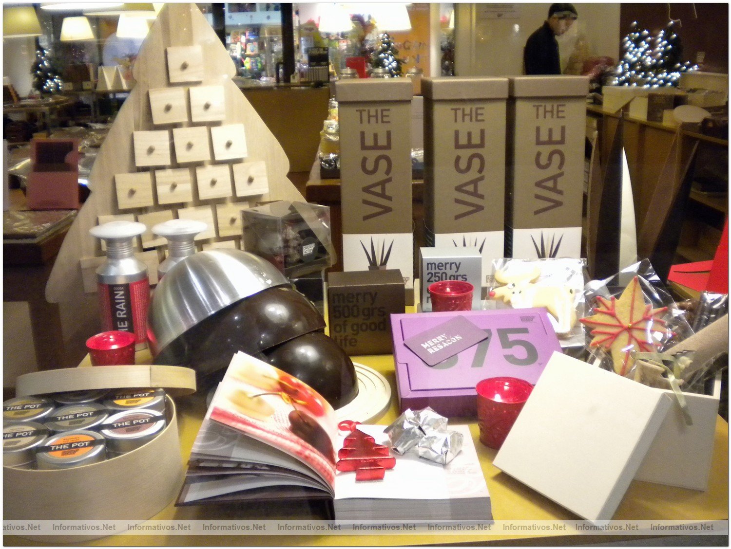 Turisme de Barcelona entrega los Premios Top 10 a los mejores escaparates de la ciudad: Chocolat Factory, por la originalidad en la combinaci�n entre producto, embalaje y pack, y la creaci�n de una atm�sfera sorprendente en aromas y colores