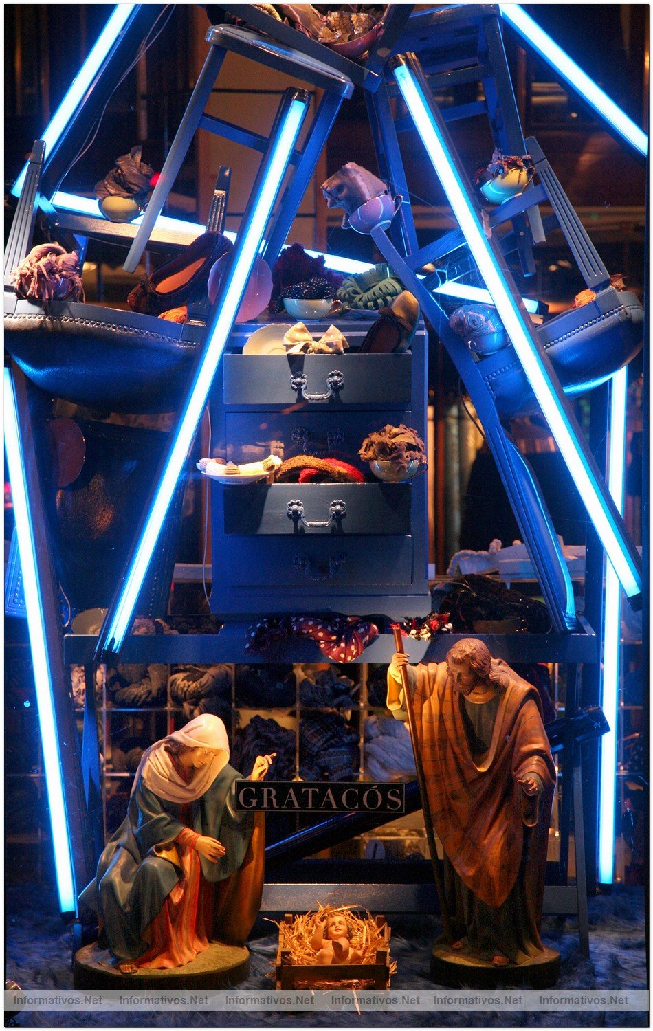 Turisme de Barcelona entrega los Premios Top 10 a los mejores escaparates de la ciudad: Gratac�s, por la variedad continuada y constante en las escenas creadas con tejidos en el marco renovado de un establecimiento hist�rico