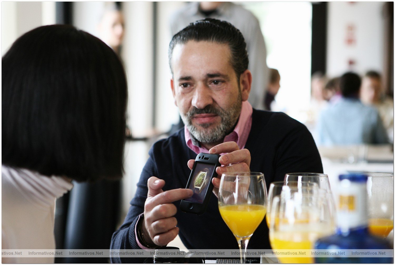 12ABR010.Calvia - Mallorca.- Eladio de Mora (dEmo) artista plstico nos muestra sus creaciones mientras desayunamos en el hotel Maricel Hospes