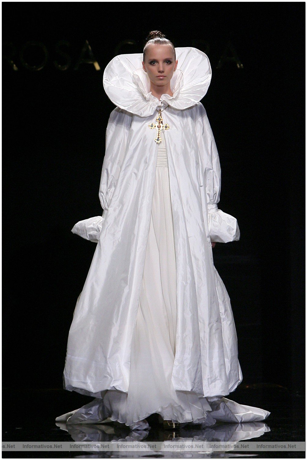 BCN 09JUN09 Gaud Novias |  Desfile de Rosa Clar