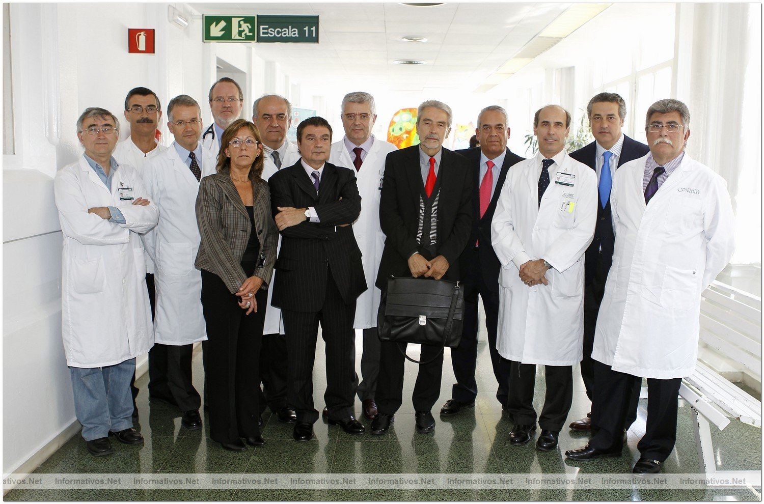 BCN08MAY010.- Ha sido el equipo del prestigioso cirujano torcico, Laureano Molins Lpez Rod, el que ha realizado la intervencin quirrgica. S.M el Rey Don Juan Carlos de Borbn ha sido operado en el Hospital Clinic de Barcelona con el objetivo de extirpar un ndulo de 19x12mm situado en la regin apical del lbulo superior del pulmn derecho. No es maligno.