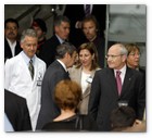 :: Pulse para Ampliar :: BCN08MAY2010.-  El President de la Generalitat Catalana, Jose Montilla, acude al Clinic de Barcelona para interesarse por el estado de salud del rey, que se recupera espectacularmente bien.