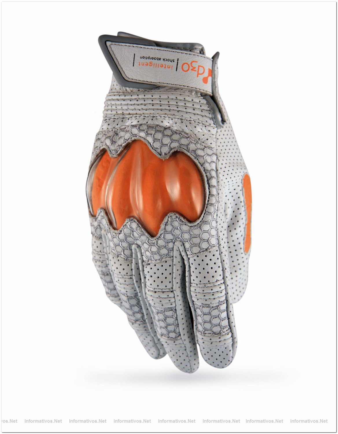 Guantes D-Glove realizados en un nuevo material: el D30, un compuesto de molculas inteligentes que se sueldan para absorber y distribuir la fuerza en caso de golpe con el fin de minimizar los efectos del mismo.