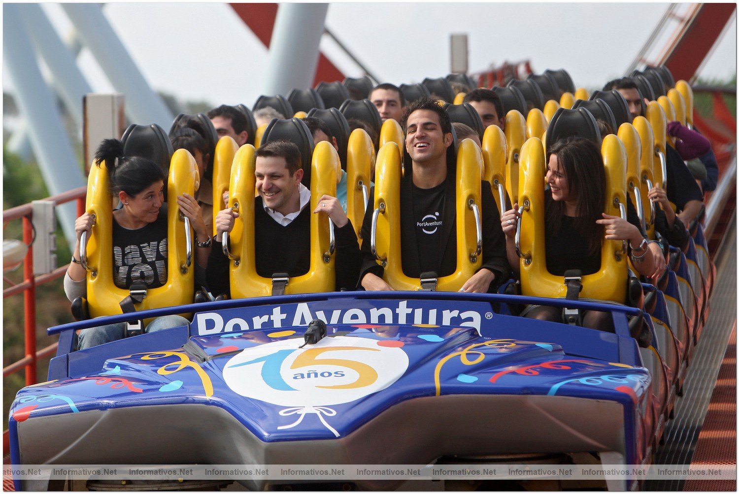 15 Aniversario de PortAventura: Cesc Fabregas y Fans en Dragon Khan