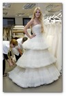 :: Pulse para Ampliar :: BCN17MAY010.- La actriz internacional Mischa Barton se viste de blanco por Rosa Clará en el fitting previo al primer desfile de la Bridal Week