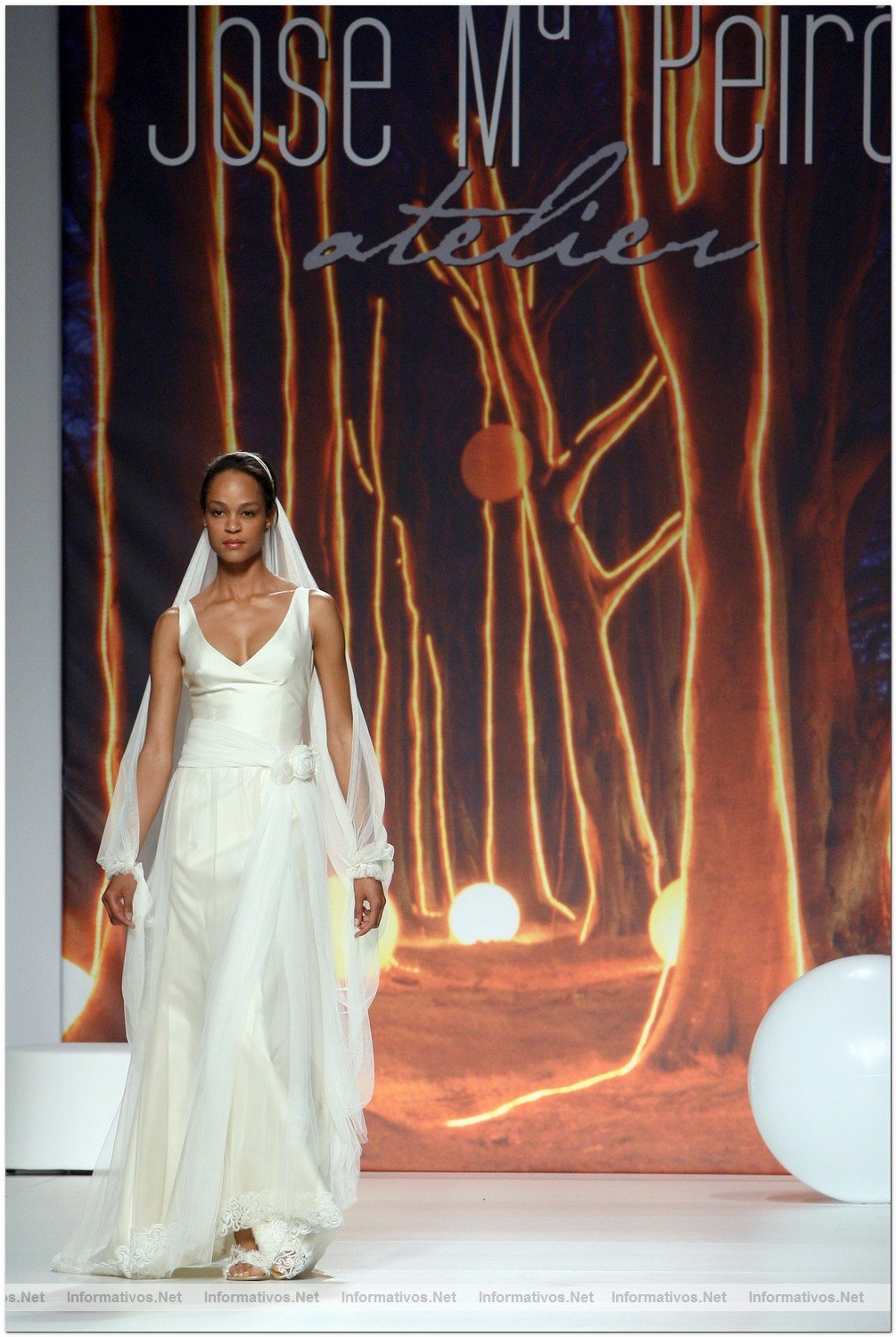 BCN18MAY010.- Barcelona Bridal Week - Pasarela Gaudi Novias: JM Peiro 2011