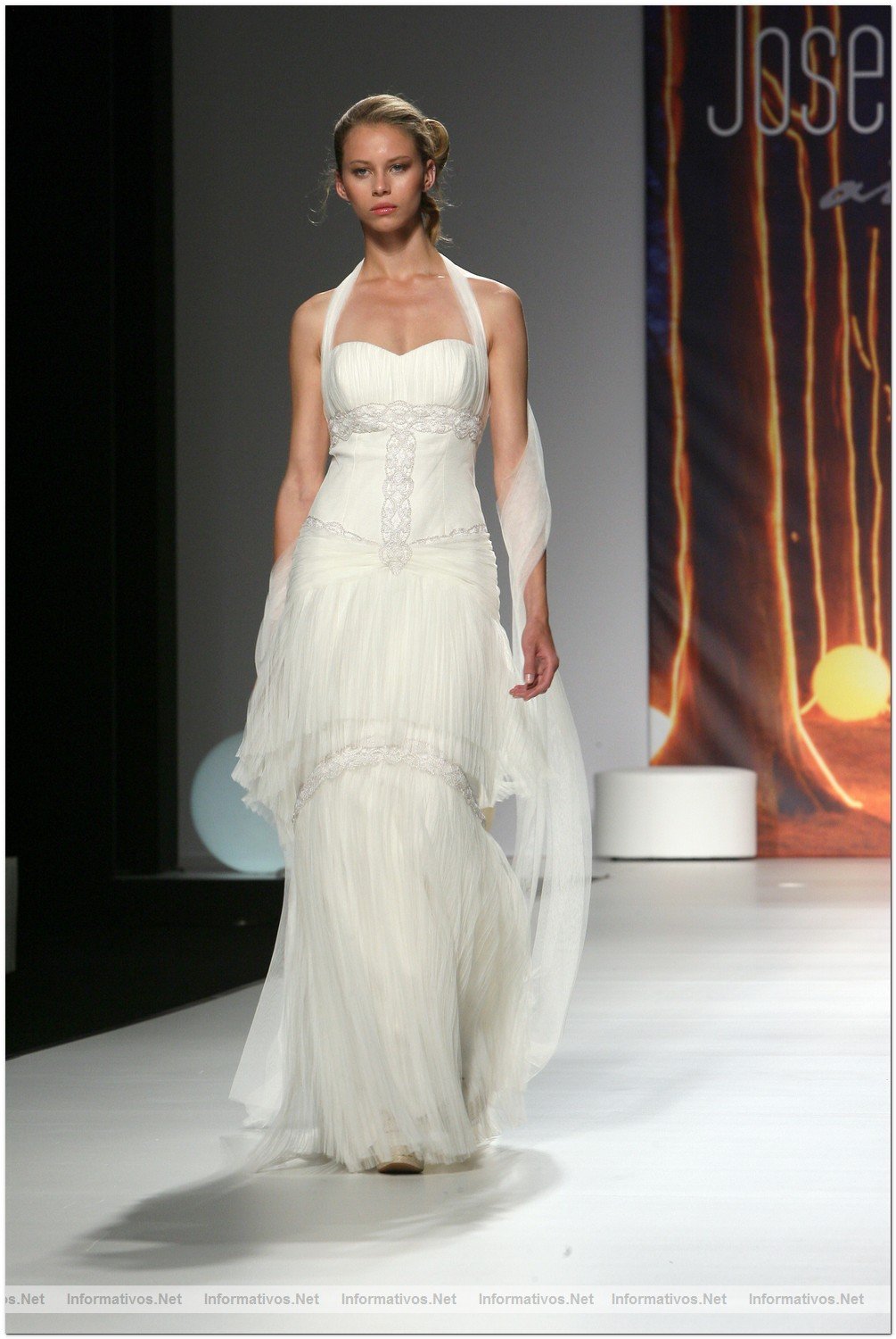BCN18MAY010.- Barcelona Bridal Week - Pasarela Gaudi Novias: JM Peiro 2011