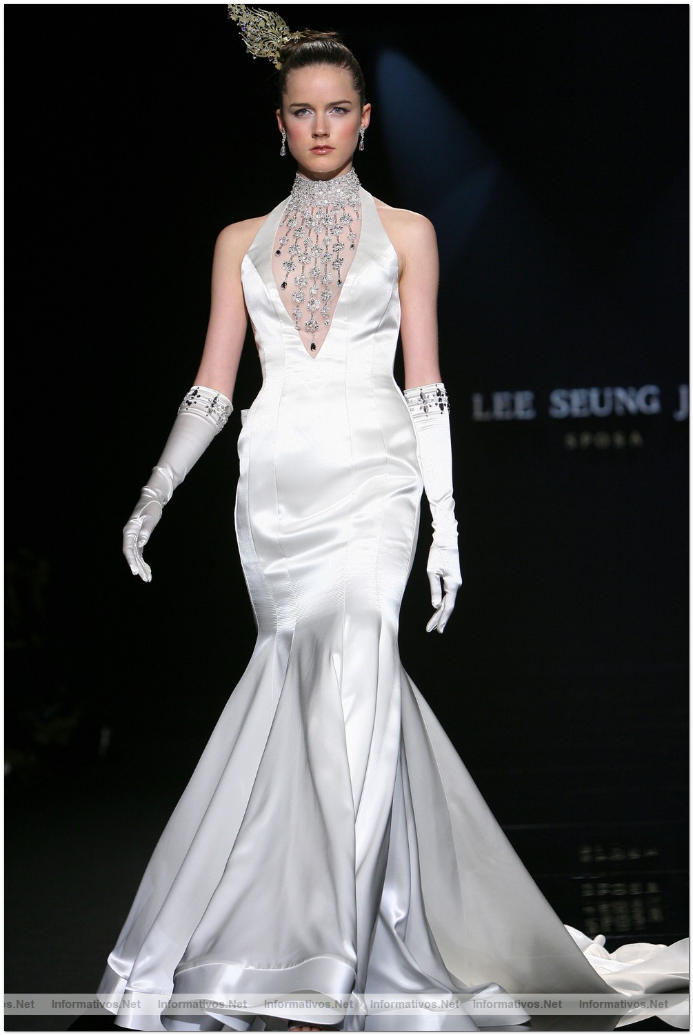 BCN20MAY010.- Barcelona Bridal Week - Pasarela Gaudi Novias: Lee Seung Jin 2011
