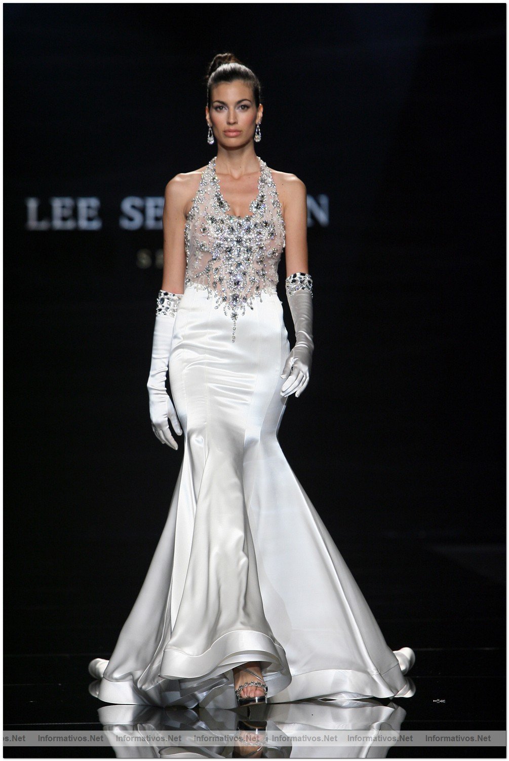 BCN20MAY010.- Barcelona Bridal Week - Pasarela Gaudi Novias: Lee Seung Jin 2011