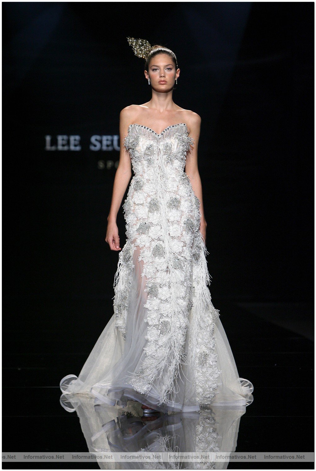 BCN20MAY010.- Barcelona Bridal Week - Pasarela Gaudi Novias: Lee Seung Jin 2011