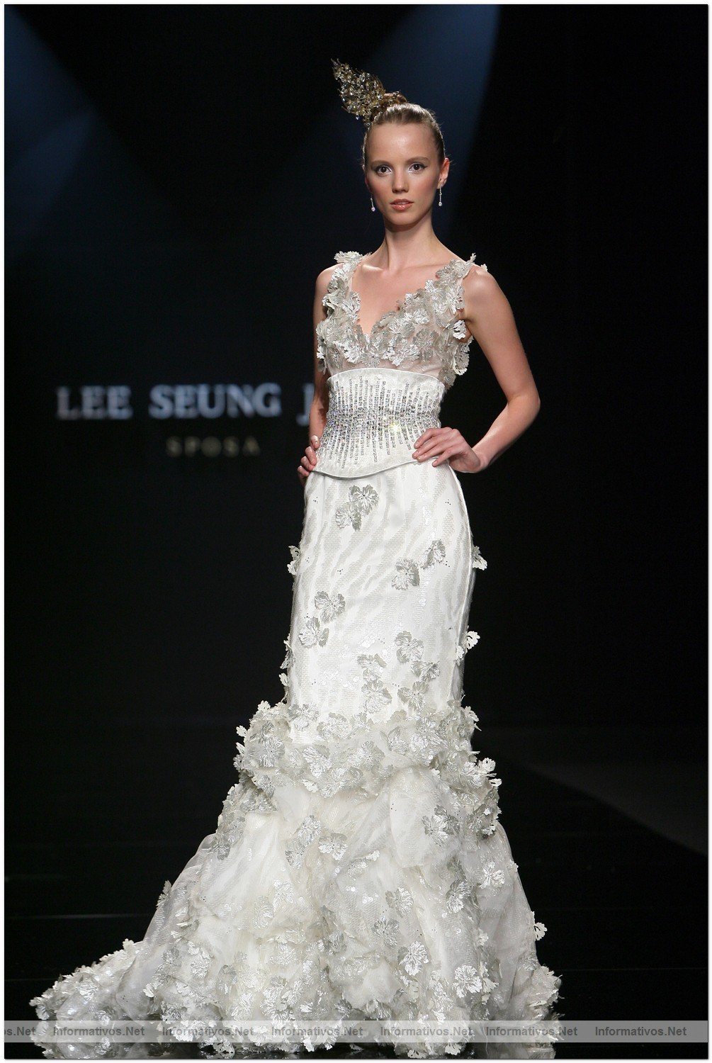 BCN20MAY010.- Barcelona Bridal Week - Pasarela Gaudi Novias: Lee Seung Jin 2011
