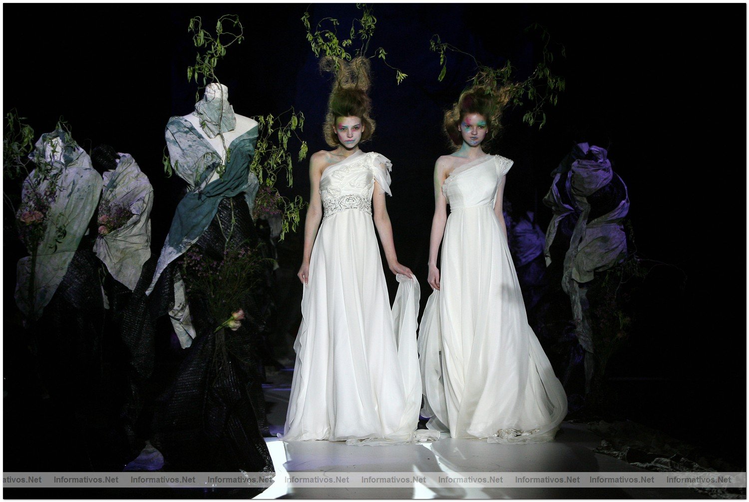 BCN18MAY010.- Barcelona Bridal Week - Pasarela Gaudi Novias: Raimon Bundo 2011
