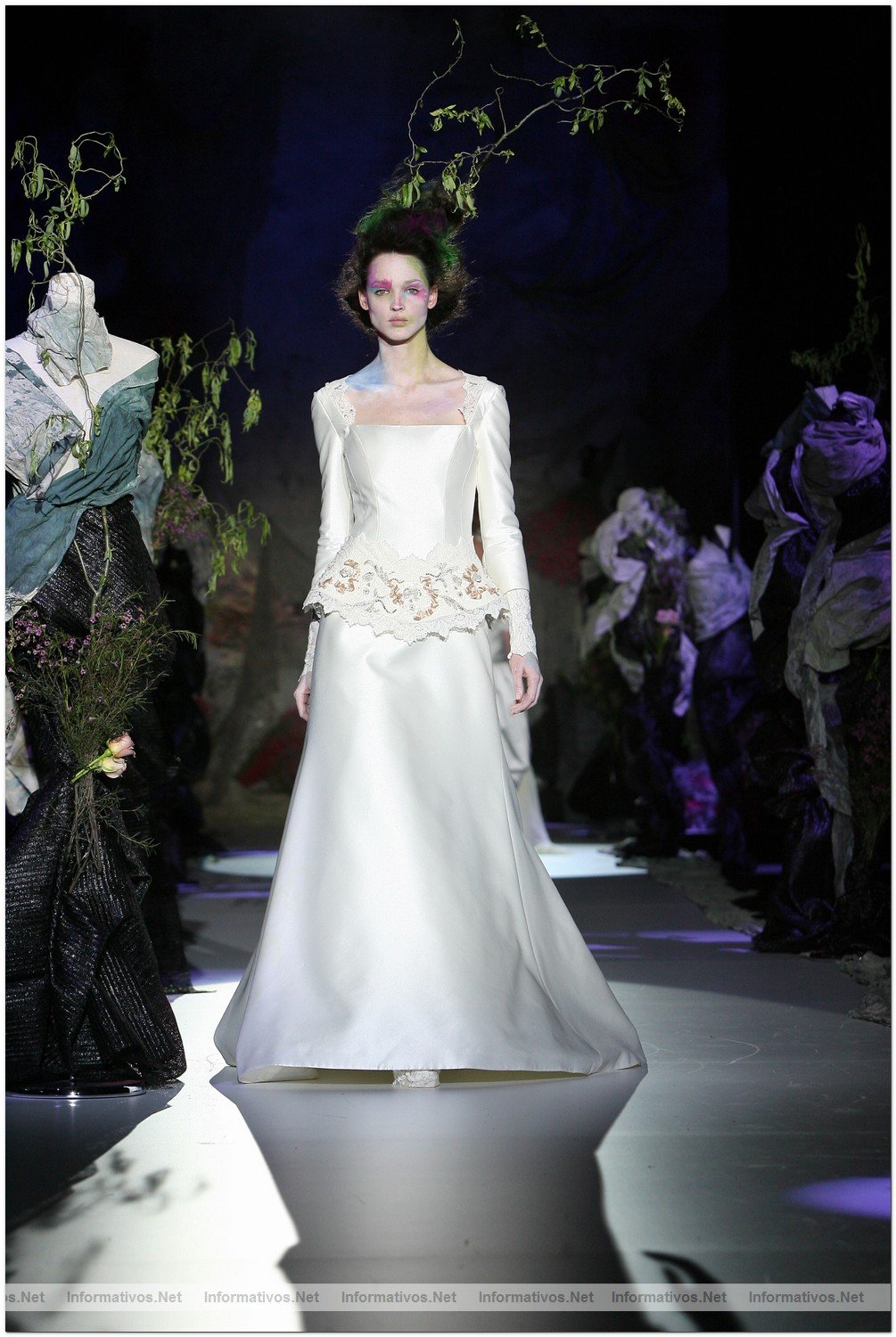 BCN18MAY010.- Barcelona Bridal Week - Pasarela Gaudi Novias: Raimon Bundo 2011