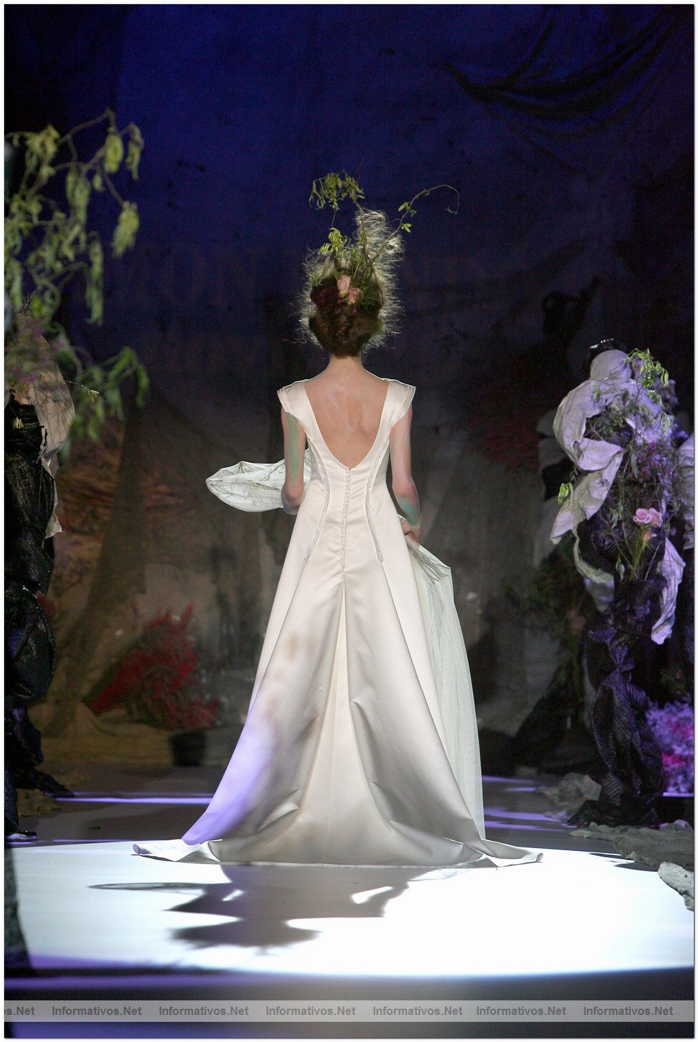 BCN18MAY010.- Barcelona Bridal Week - Pasarela Gaudi Novias: Raimon Bundo 2011