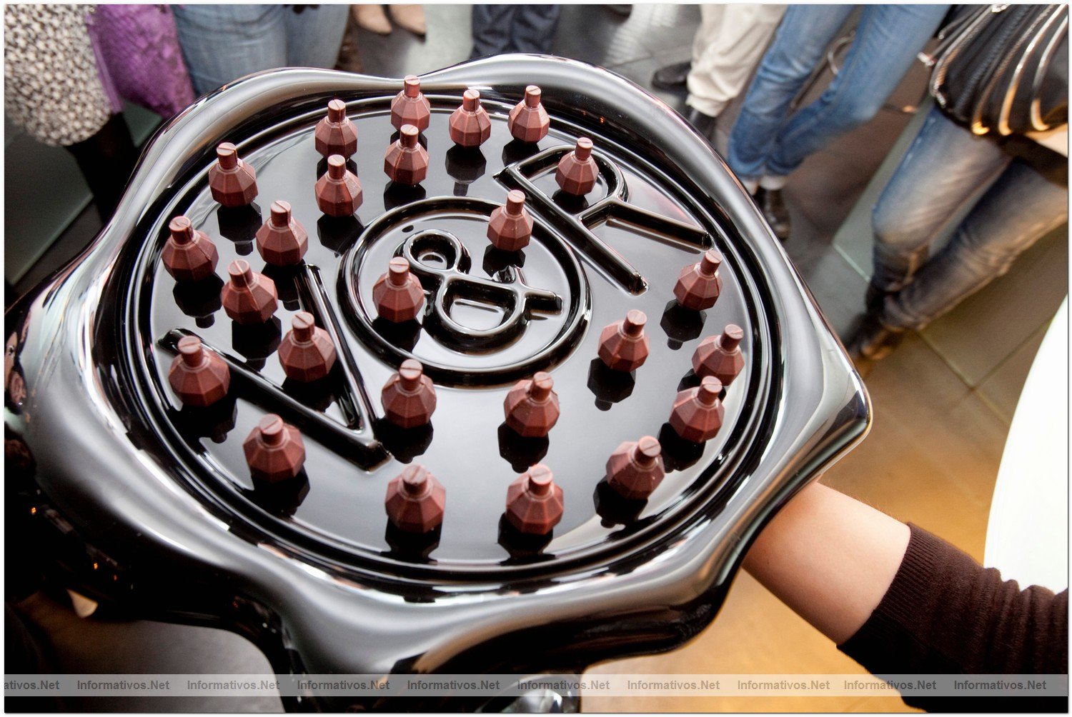 Flowerbomb: el primer pastel que sabe a un perfume. Yannick Allno  se ha inspirado en el perfume para crear el pastel 'My sweet flower  bomb'