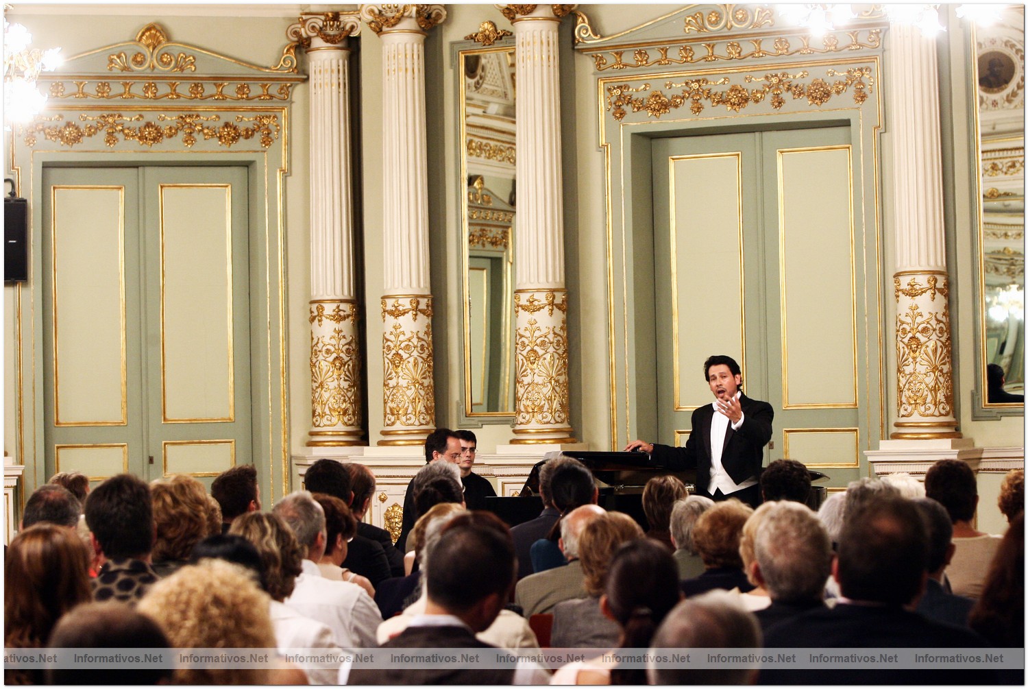 BCN10JUN2010.- Recital de Ricardo Bernal, tenor, Charo Tris, soprano y Alexandre Alcantara, piano. Salón de los Espejos, del Gran Teatro del Liceo.