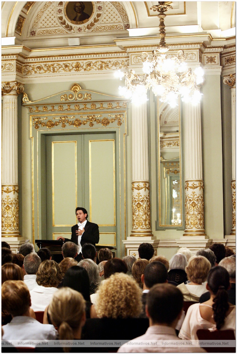 BCN10JUN2010.- Recital de Ricardo Bernal, tenor, Charo Tris, soprano y Alexandre Alcantara, piano. Salón de los Espejos, del Gran Teatro del Liceo.
