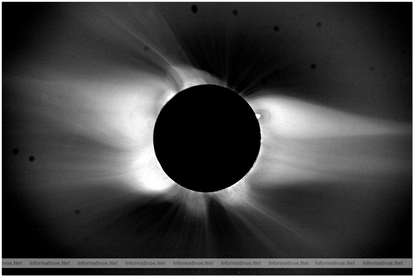 Eclipse de Sol del 1 de Agosto de 2008. Detalle de la corona gaseosa que rodea al sol; a aprox. 6.000 ºC