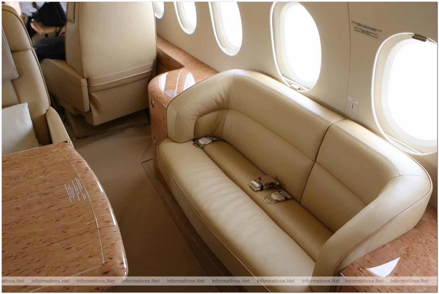 CorporateJets Barcelona: presentacin del Falcon 2000 LX