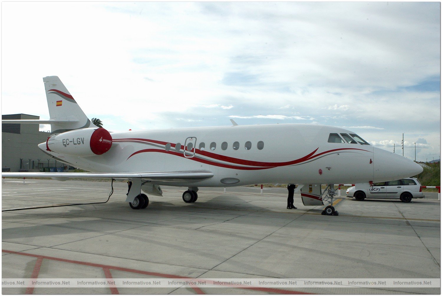 CorporateJets Barcelona: presentacin del Falcon 2000 LX