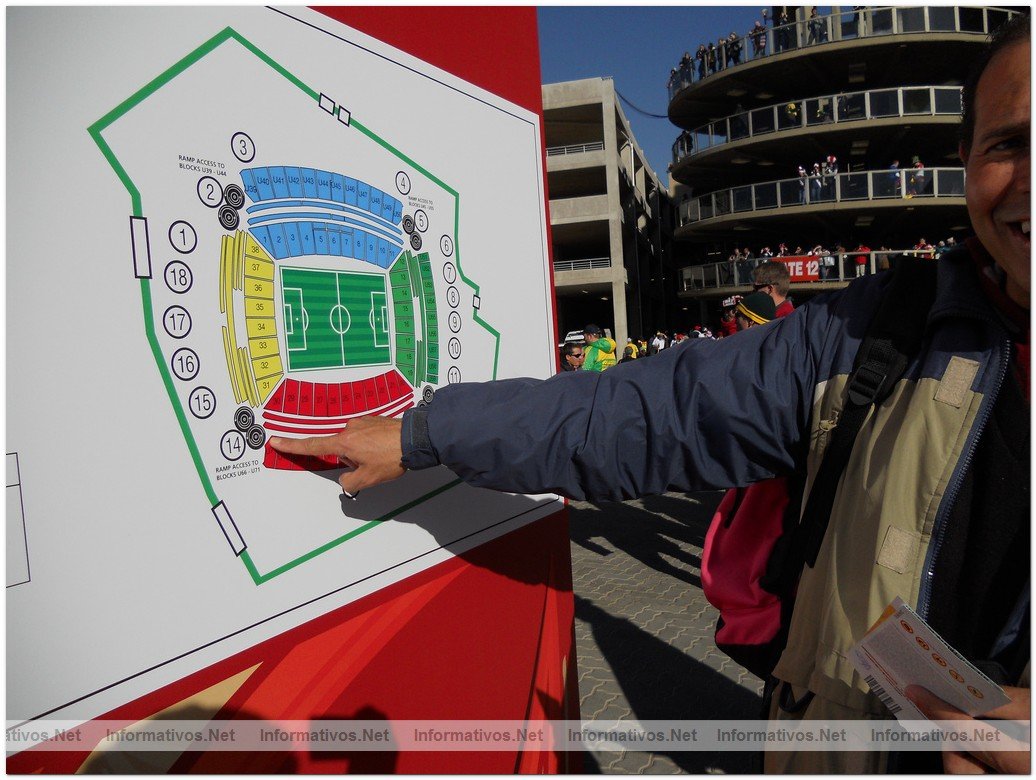 Espectadores momentos antes del partido de la Copa Mundial de 2010 entre USA y Slovenia el 18 de junio