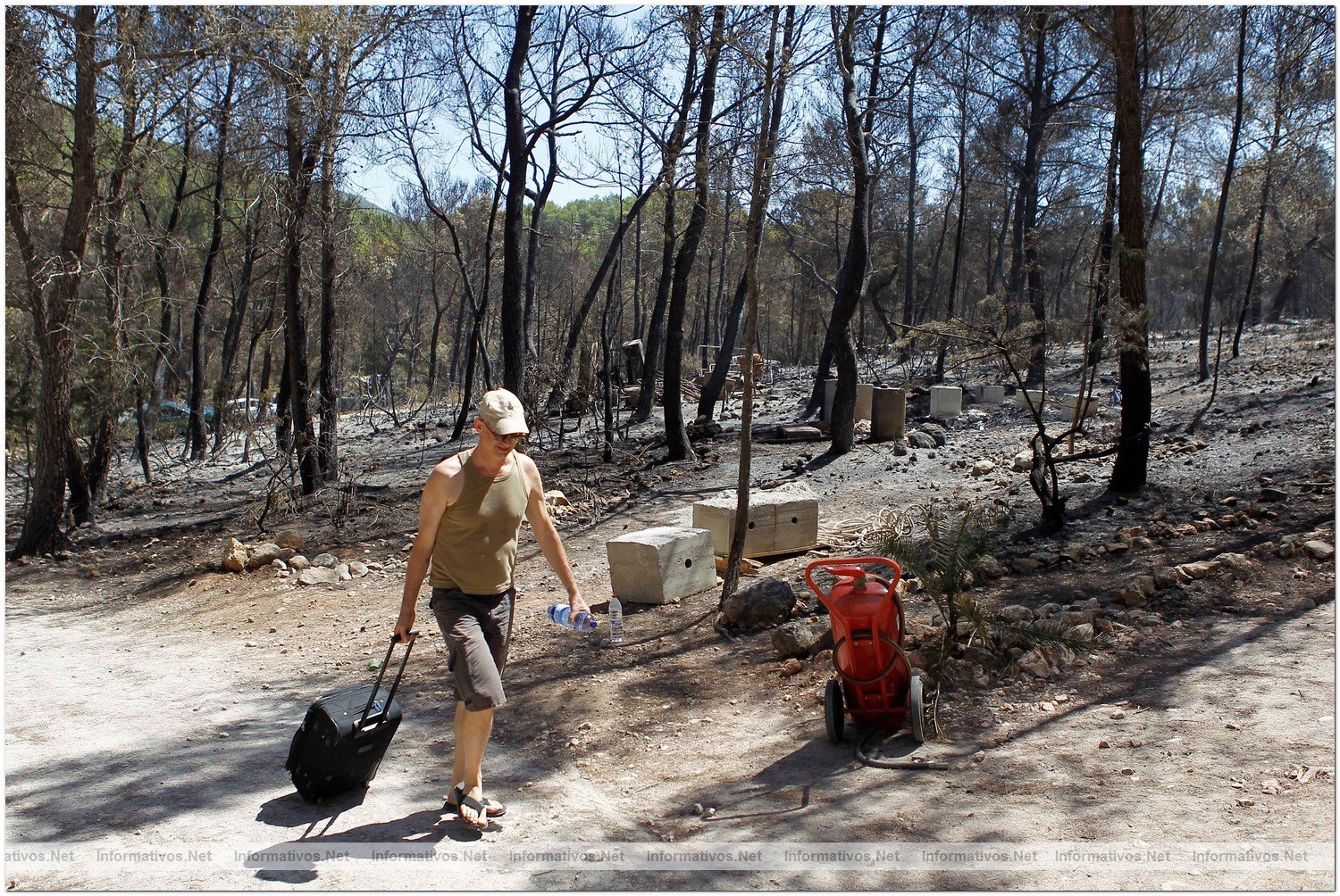 23 Agosto 2010.- Foto del incendio en Cala Benirras, Ibiza, donde han ardido 150 hectreas.