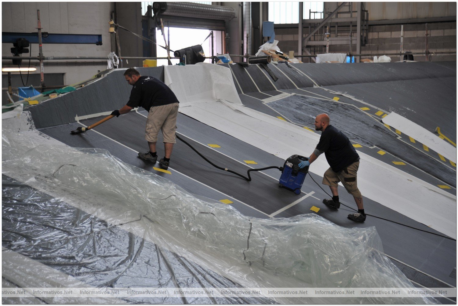 Construccin del MS TRANOR PlanetSolar, el mayor barco solar del mundo