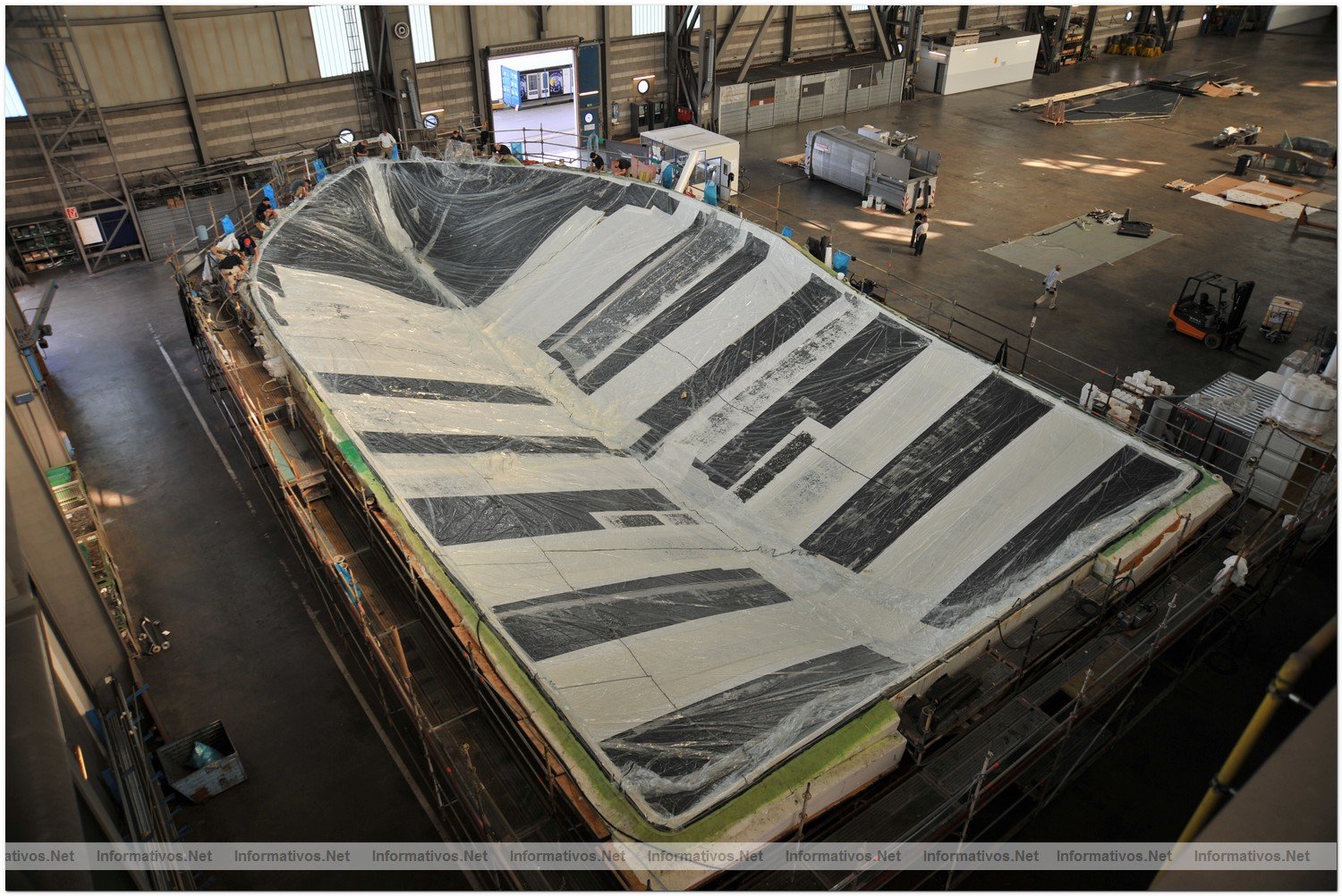 Construcci�n del MS T�RANOR PlanetSolar, el mayor barco solar del mundo