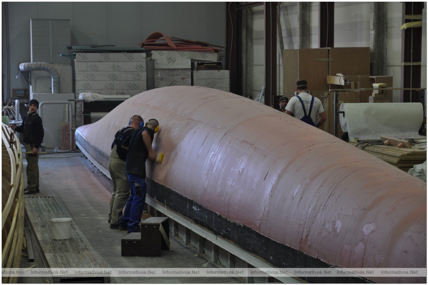 Construccin del MS TRANOR PlanetSolar, el mayor barco solar del mundo