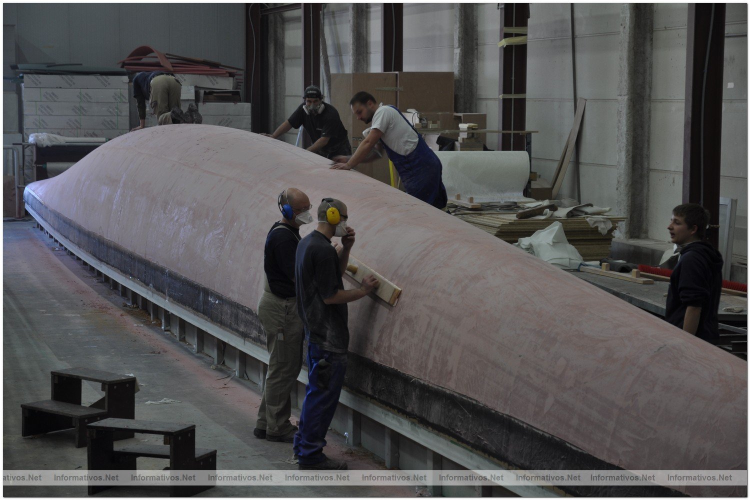 Construccin del MS TRANOR PlanetSolar, el mayor barco solar del mundo