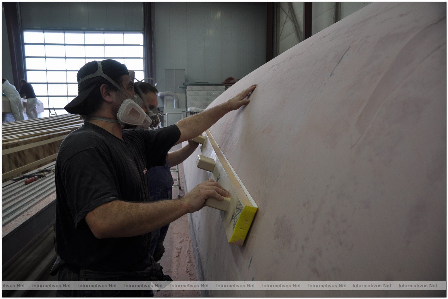 Construccin del MS TRANOR PlanetSolar, el mayor barco solar del mundo