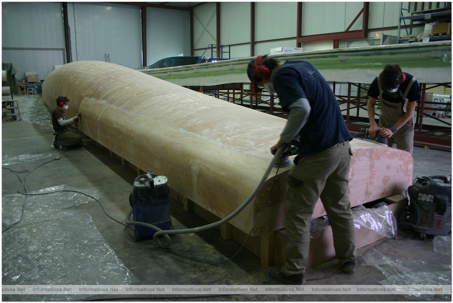 Construccin del MS TRANOR PlanetSolar, el mayor barco solar del mundo