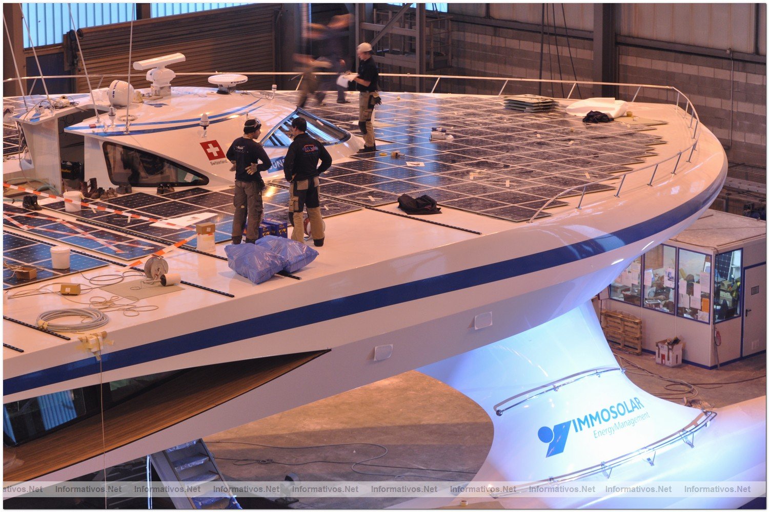 Construccin del MS TRANOR PlanetSolar, el mayor barco solar del mundo