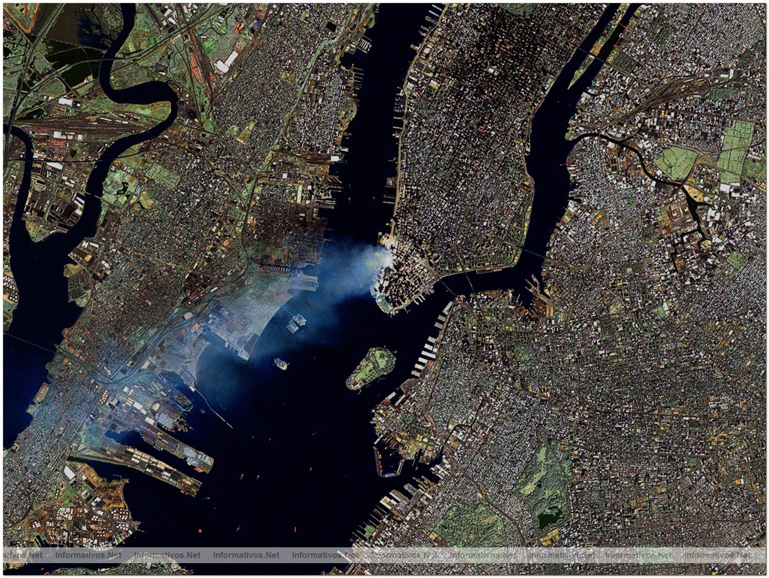 Manhattan bajo el humo tras el ataque, visto desde el espacio