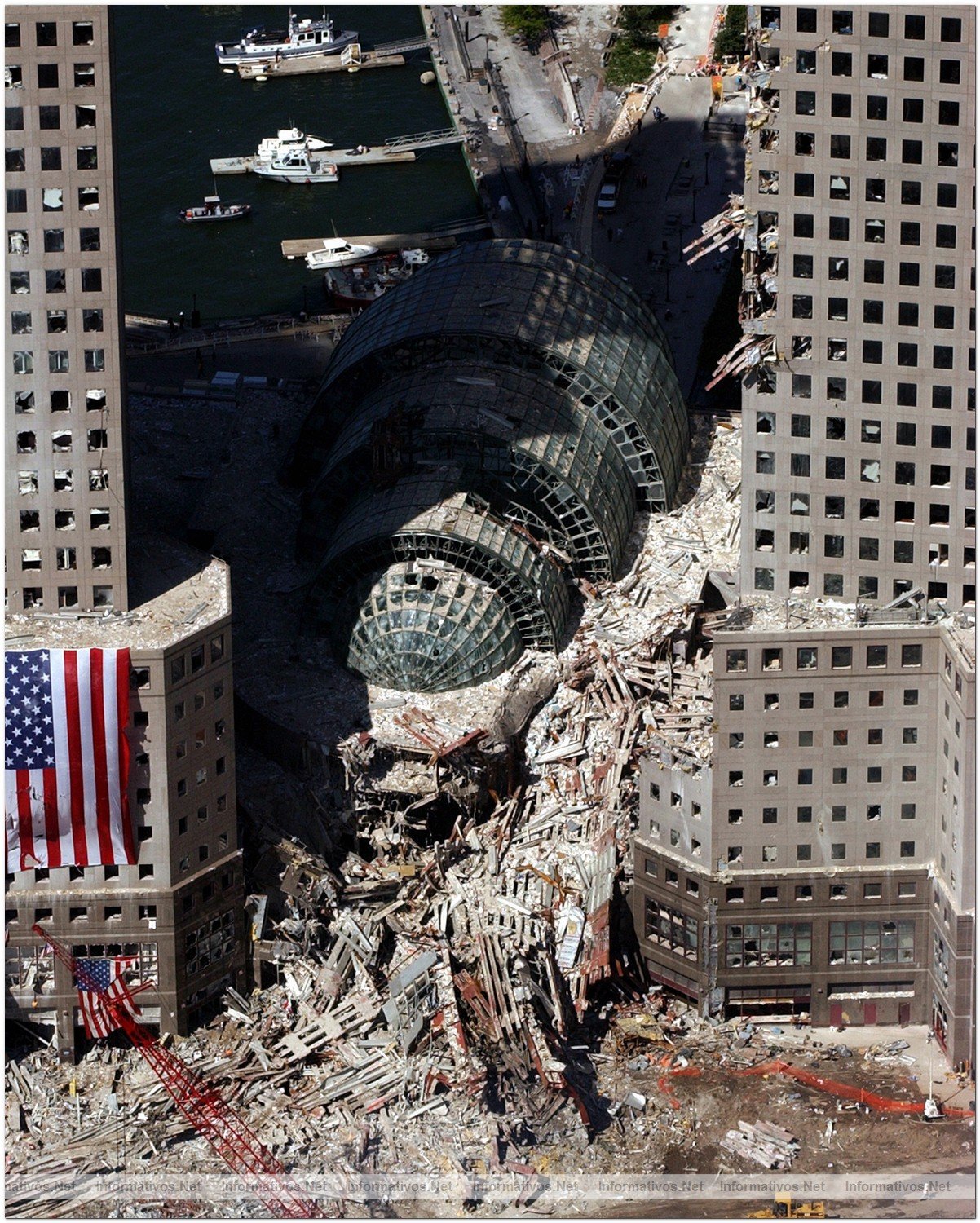 Edificios alrededor del World Trade Center seriamente daados por la cada de las Torres Gemelas. 17 de septiembre de 2001. 
Ground Zero, New York City, N.Y. (Sept. 17, 2001) -- An aerial view shows only a small portion of the crime scene where the World Trade Center collapsed following the Sept. 11 terrorist attack.  Surrounding buildings were heavily damaged by the debris and massive force of the falling twin towers.  Clean-up efforts are expected to continue for months.  U.S. Navy photo by Chief Photographer's Mate Eric J. Tilford.