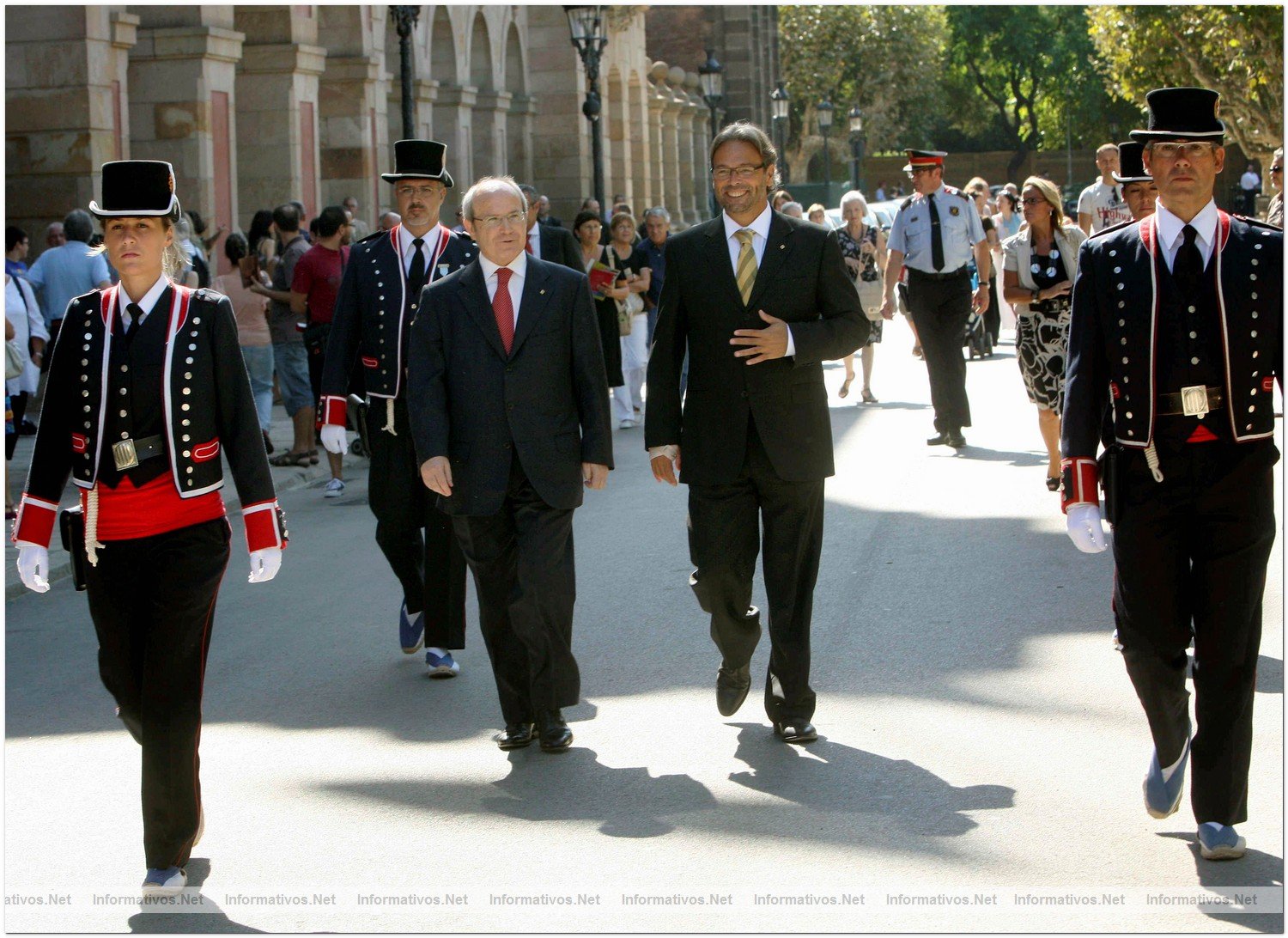BARCELONA 11/09/2010.- El president de la Generalitat, Jos Montilla (esq.), i el del Parlament, Ernest Benach, durant l'acte institucional al parc de la Ciutadella amb motiu de la Diada de Catalunya.